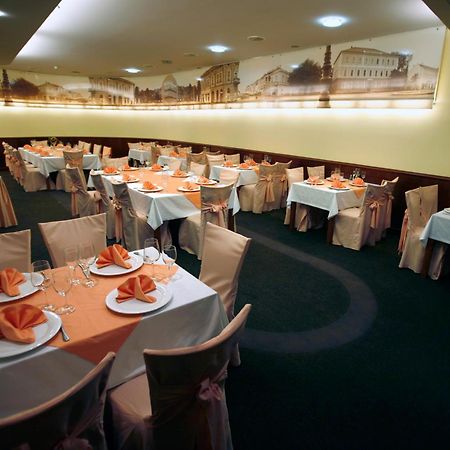 Hotel Savus Славонски-Брод Экстерьер фото