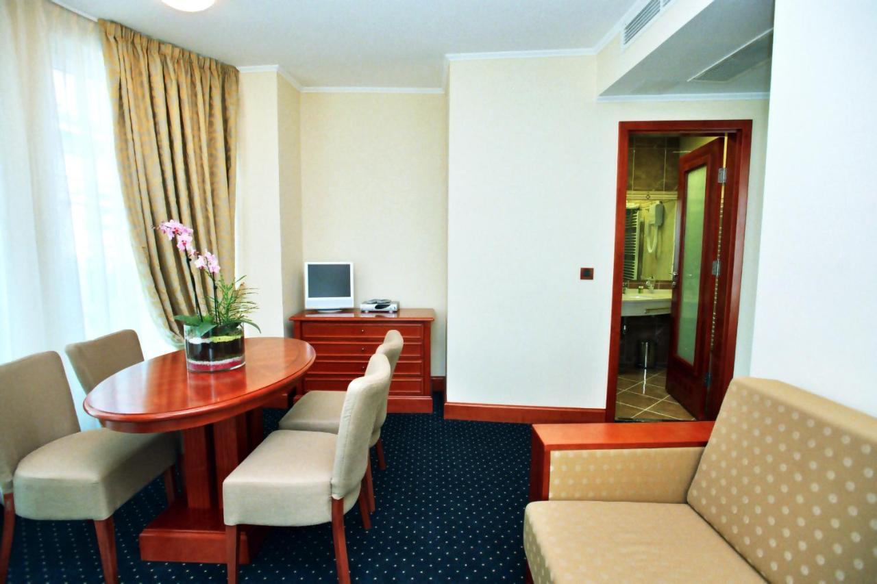 Hotel Savus Славонски-Брод Номер фото